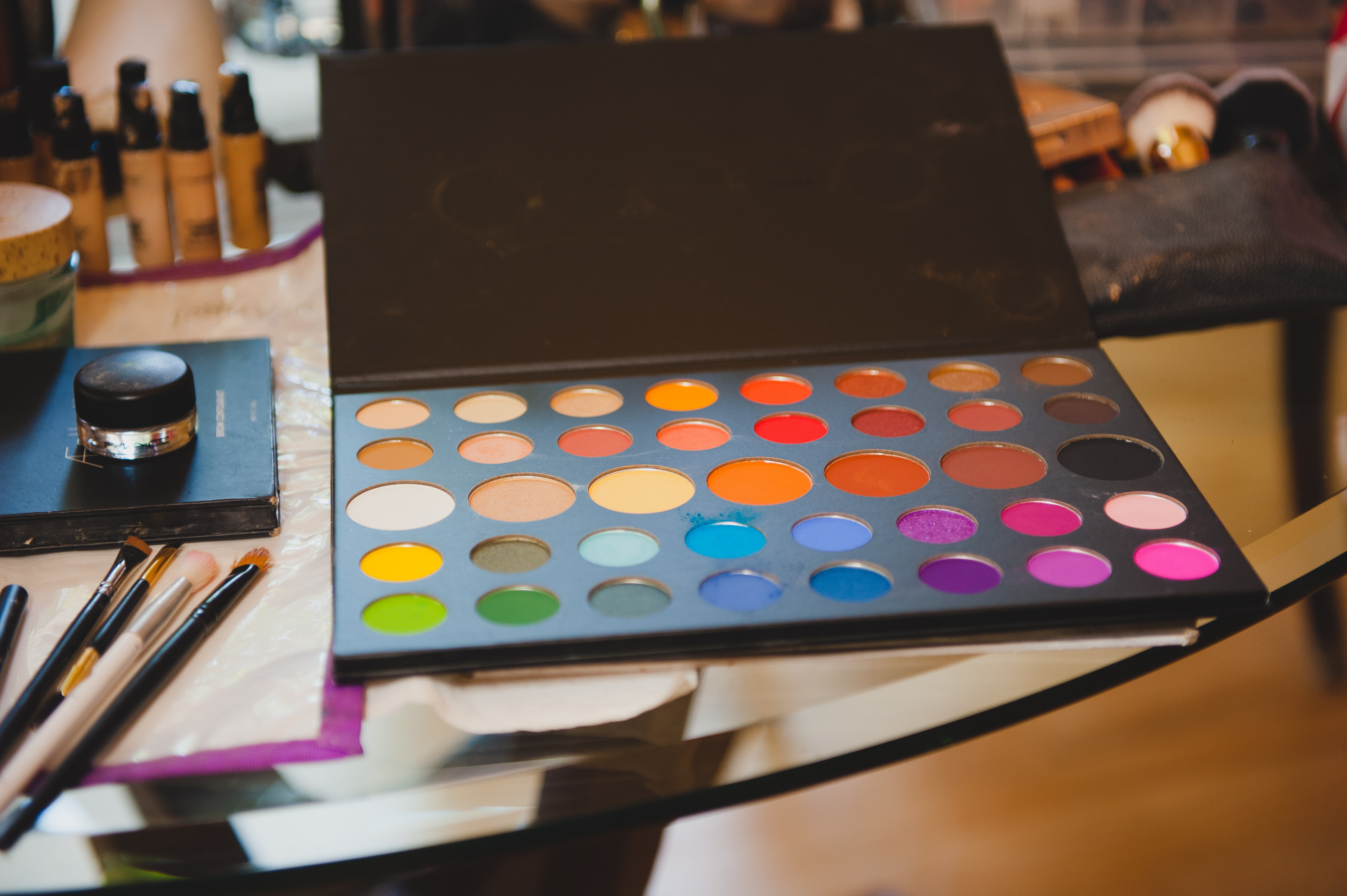 Professional Makeup Artist Eye Shadow Palette for Senior Photo Ready Makeup Photographed by Tacoma Photographer Amanda Howse