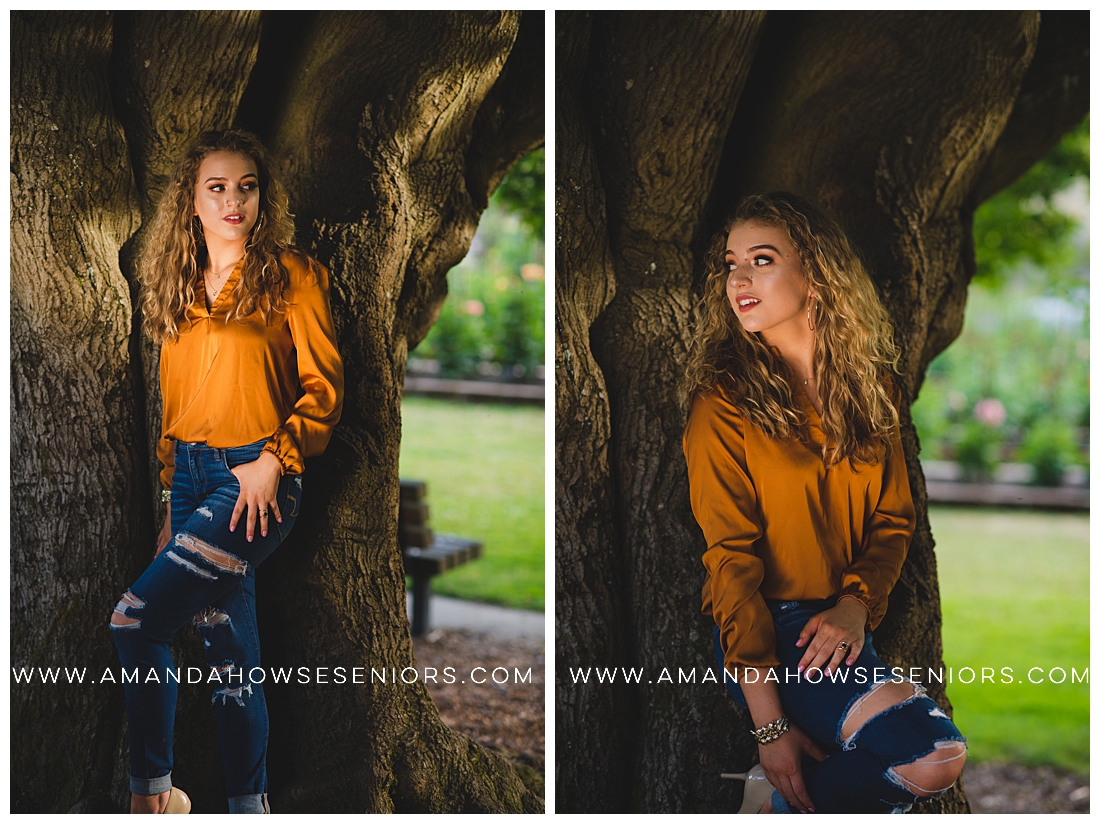 Beautiful Pt. Defiance Senior Portrait Session with Fall-Inspired Colors Photographed by Tacoma Senior Photographer Amanda Howse