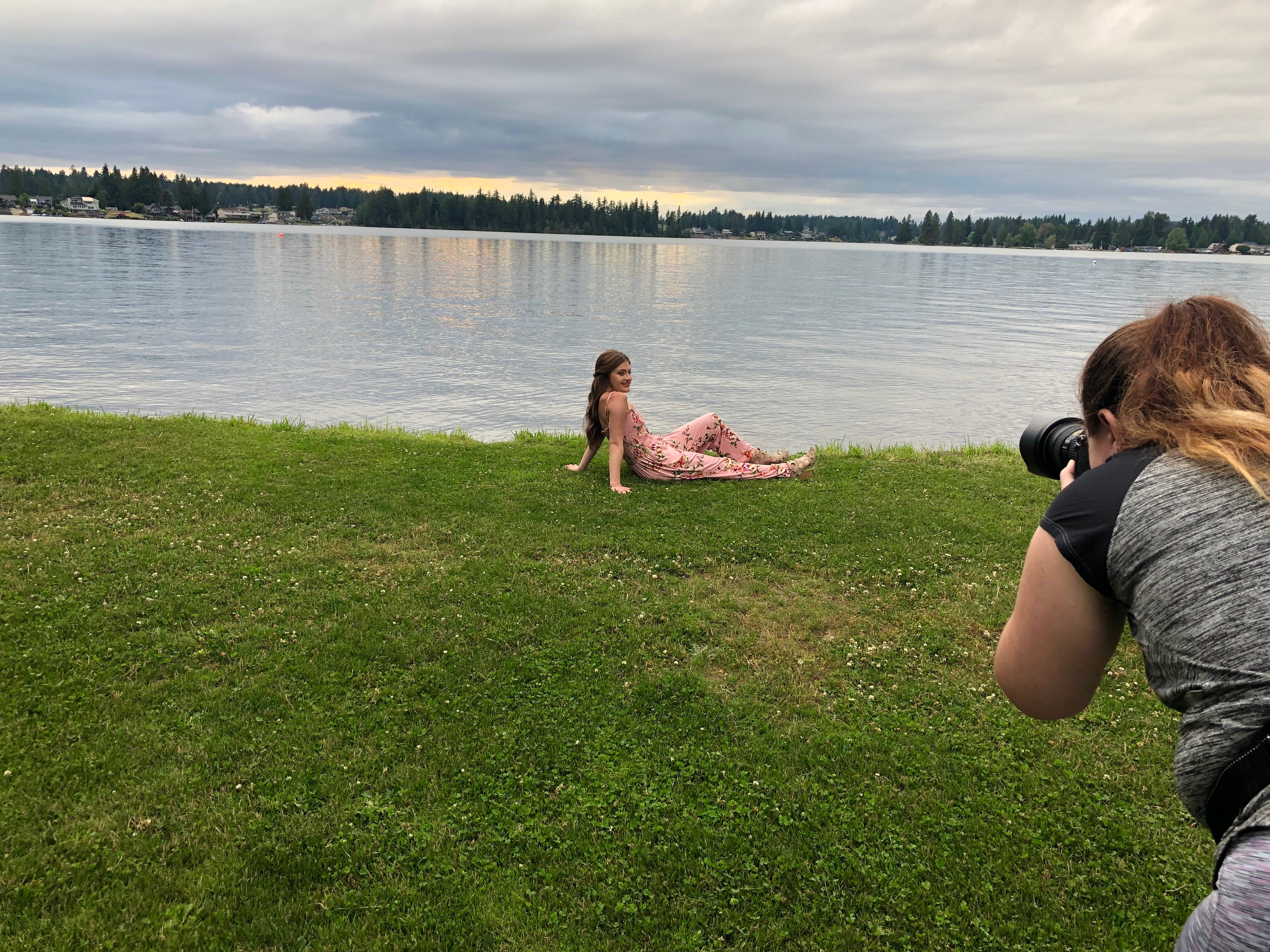 Senior Portraits by the Water | Behind the Scenes with Tacoma Senior Photographer Amanda Howse