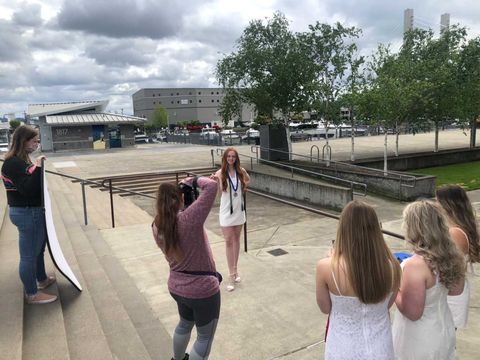 Behind the Scenes with Graduating Seniors and a Professional Photographer | Amanda Howse Photography