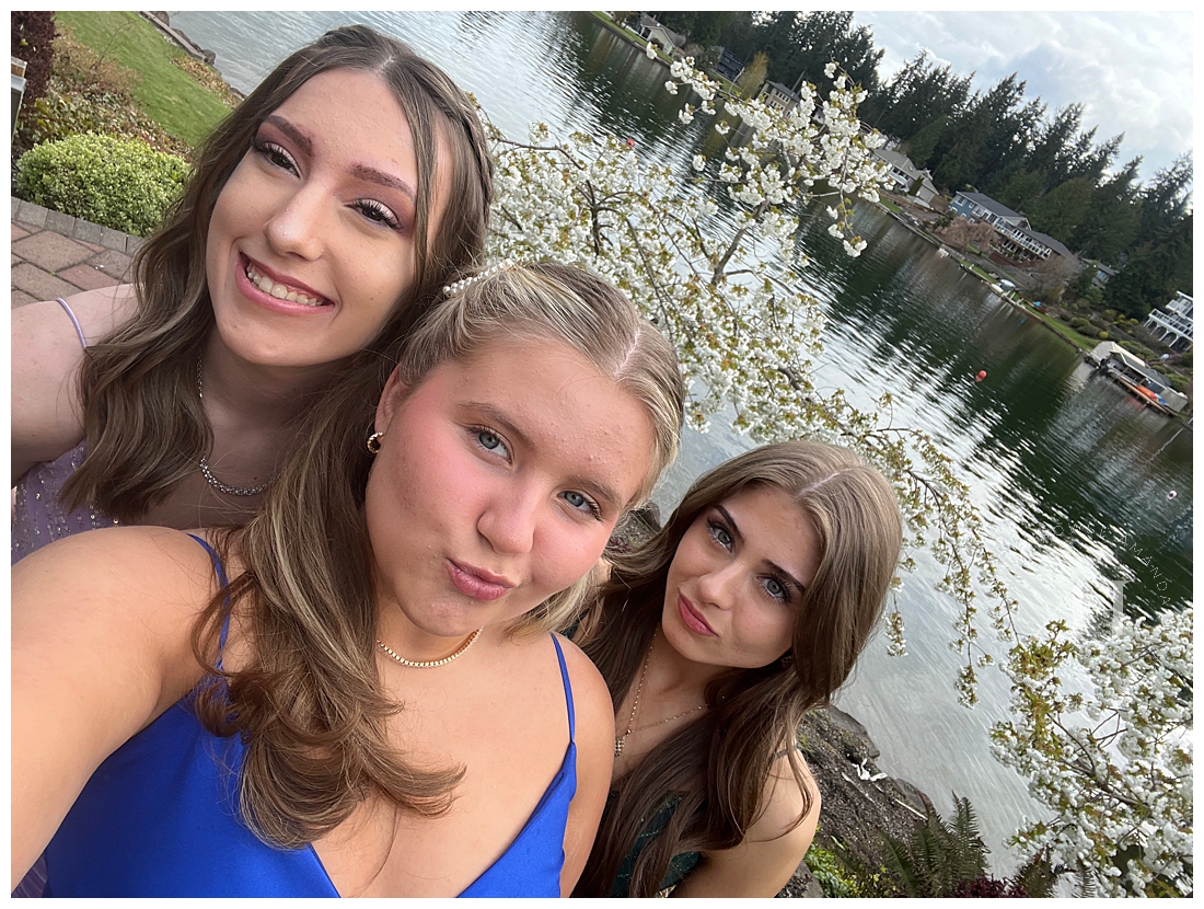 4 Easy Tips For Better Selfies with Friends | Amanda Howse Photography